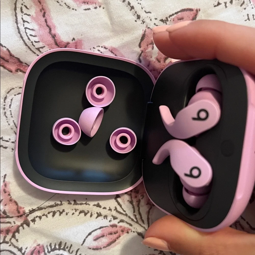 Beats PowerBeats Fit Wireless Earbuds - Picture 3 of 3